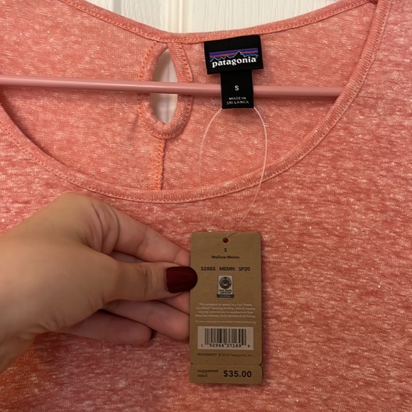 Patagonia Women’s Mount Airy Scoop Tee in “mellow melon” size small NWT - Picture 3 of 5